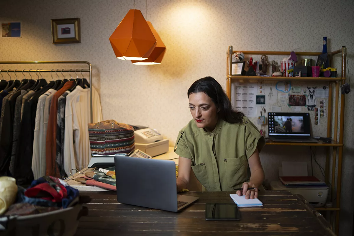 Contoh Laporan Keuangan Toko Baju untuk Kelola Keuangan Bisnis Fashion